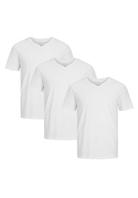 Tre ensfarvede hvide v-hals T-shirts lavet af blødt stof, med korte ærmer og et enkelt design, stablet sammen.