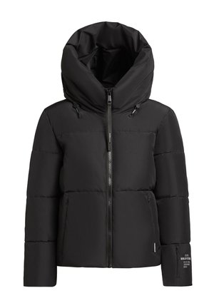 Must musta jakk, millel on kõrge ja kokkuklapitav kapuuts. Omab esimest lukku, küljetaskut ja brändimist vasakul varrukal. Matte viimistlus.