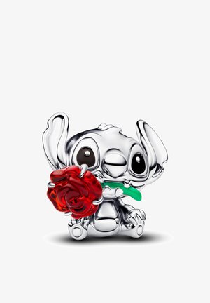 Figura in argento sterling di un personaggio che tiene una rosa rossa con gambo verde, con grandi occhi e orecchie pronunciate, dalla texture liscia e riflettente.