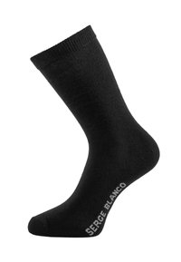 Chaussette noire à mi-mollet avec un revers côtelé et le texte "SERGE BLANCO" en blanc près de la zone des orteils, isolée sur fond blanc.