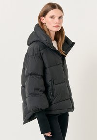 Jimmy Key LONG SLEEVED PUFFER WITH POCKETS - Cappotto invernale - black