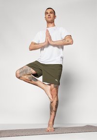 Puma STUDIO FOUNDATION SHORT - Αθλητικό σορτς - dark olive