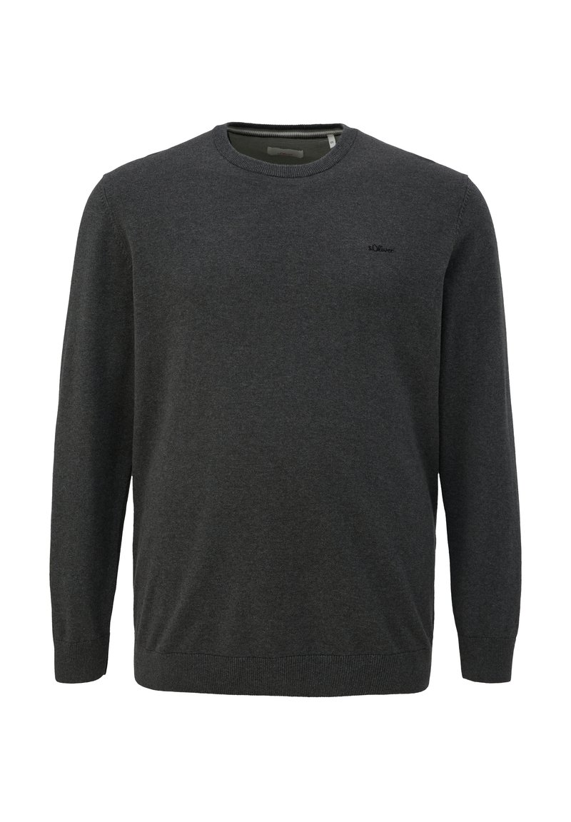 Donkergrijze crewneck trui met lange mouwen, gemaakt van zacht materiaal. Heeft ribgebreide manchetten en zoom, en een klein merkembleem op de borst.
