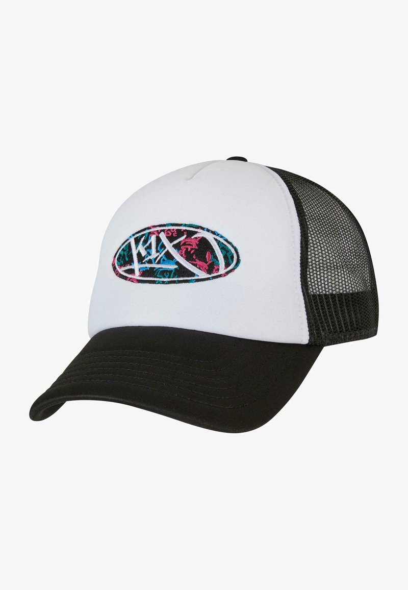 Hvid og sort truckerhat med buet skygge, meshnakke og et ovalt patch med farverigt broderet design i pink og turkis.