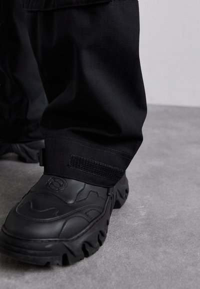 032c TACTICAL TROUSERS - Cargo trousers - black