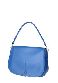 Borsa a spalla in pelle blu con finitura testurizzata, manico curvo, chiusura a pattina e chiusura a scatto in metallo. Presenta un design minimalista.