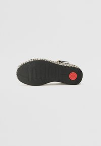 FitFlop PLATFFORMS WEDGE ANKLE STRAP SANDALS - Sandály na klínu - black/ivory mix