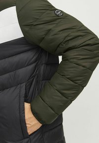 Jack & Jones PUFFER - Jachetă de iarnă - black