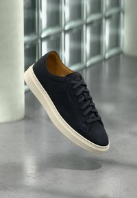 Unausgewählt, dark blue