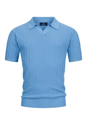 Polo de punto azul claro de manga corta con patrón acanalado vertical y cuello abierto, cintura ajustada y etiqueta de la marca Kronstadt en el interior del cuello.