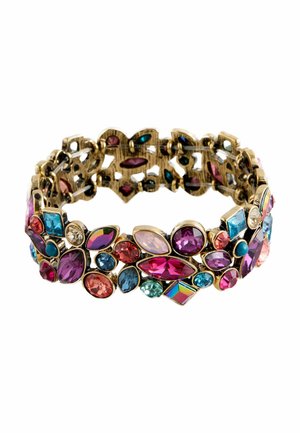Armbanduhr in Goldoptik mit unterschiedlich geformten, mehrfarbigen Edelsteinen, darunter tiefes Pink, Blau und klare Texturen, mit kunstvollen Ausschnitten.