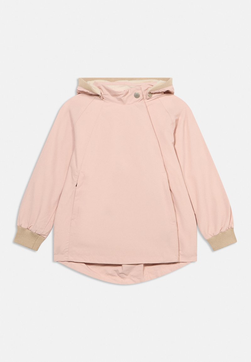 Ανοιχτό ροζ μπουφάν με κουκούλα, με ασύμμετρο κλείσιμο με κουμπιά και μπεζ ριμπ μανσέτες και φόδρα στην κουκούλα, απλωμένο επίπεδα σε λευκό φόντο.