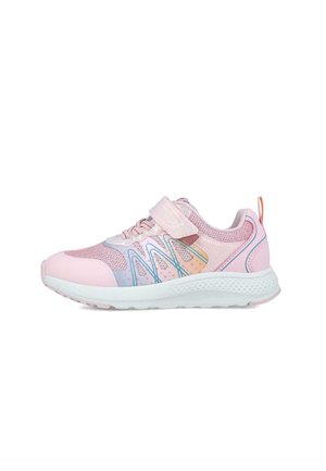 Zapatilla deportiva rosa con parte superior de malla, que presenta un diseño de olas colorido, correa de Velcro y suela de goma blanca con acentos texturizados.