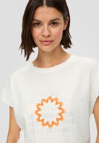 s.Oliver Print T-shirt - ecru