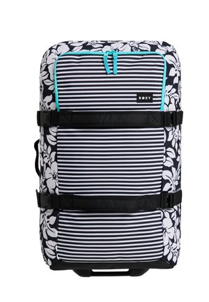 Maleta con ruedas con rayas horizontales en blanco y negro, paneles laterales florales, detalles de cremallera en color azul verdoso y correas de compresión negras con hebillas.