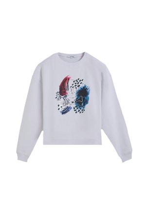 Sudadera blanca de manga larga con cuello redondo, que presenta un diseño abstracto y colorido de calavera y huesos cruzados en rojo, azul y negro en la parte delantera.