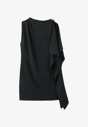 Rochie neagră fără mâneci, cu material drapat asimetric pe partea dreaptă, fixat de un singur nasture auriu la umăr.