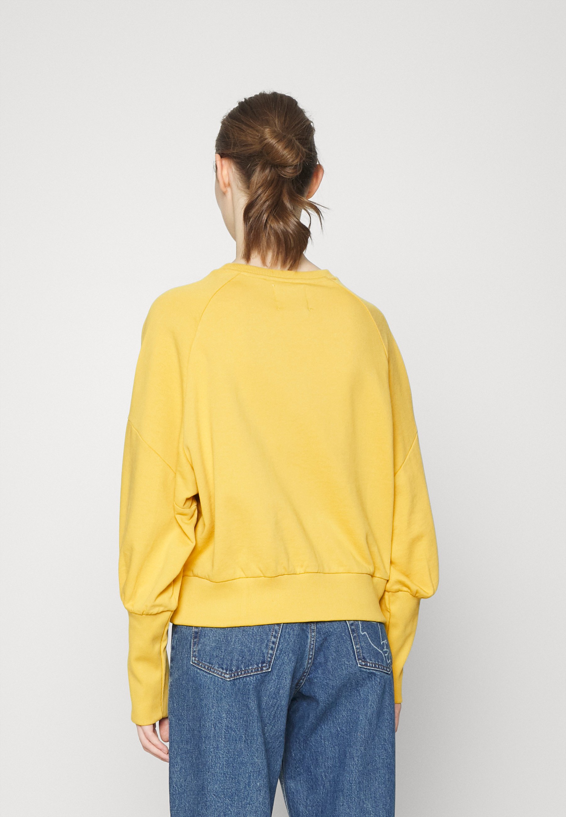 yellow levis