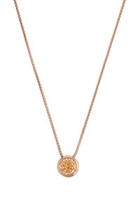 Halskette aus Roségold mit einer dünnen Kette, die einen runden Anhänger mit einem großen orangefarbenen Edelstein trägt. Glatte, polierte Oberfläche.