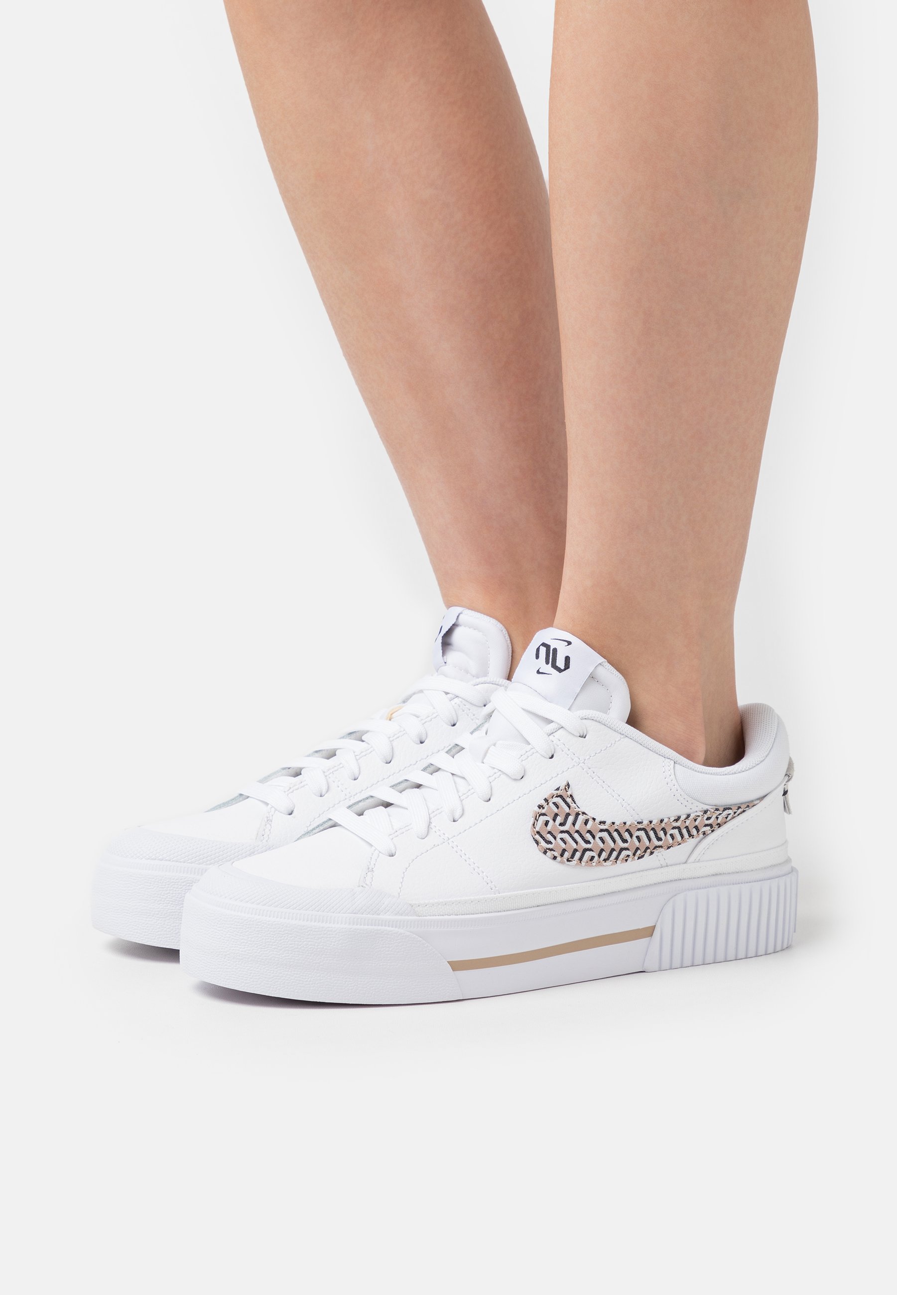 Nike Sportswear WMNS COURT LEGACY LIFT - Trainers - white/hemp/black/white  