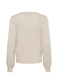 Beige pletený svetr s žebrovanými balónovými rukávy, kulatým výstřihem a lesklou texturovanou látkou. Má přiléhavý lem na spodní části.