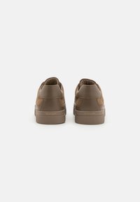 GANT AVONA - Sneaker low - desert brown