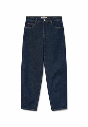 Jeans en denim bleu foncé, coupe décontractée, taille mi-haute, cinq poches, couture signature et fermeture à bouton à la taille.