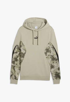 Sweat à capuche beige avec cordons, logo Puma noir sur la poitrine, et motif camouflage sur le bas des manches avec des accents noirs.