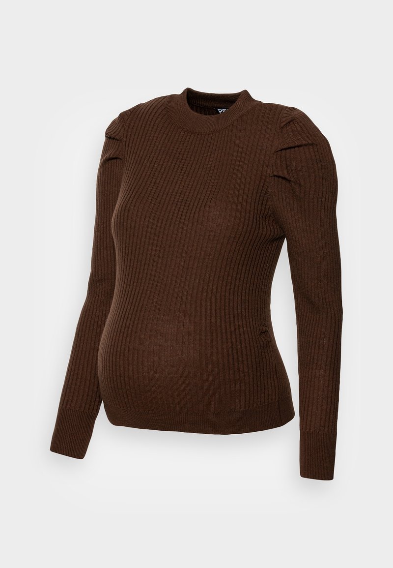 Pull en maille côtelée marron avec manches longues et épaules légèrement bouffantes, doté d'un col rond et d'une silhouette ajustée.