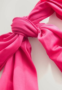 Unselected, raspberry pink