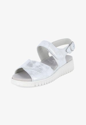 Sandale blanche à bout ouvert avec semelle épaisse, deux larges brides sur le pied dont une avec velcro, et une bride à la cheville avec boucle ronde.