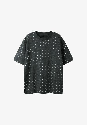 Schwarzes kurzärmeliges T-Shirt mit weißen, gleichmäßig über den Stoff verteilten Punkten und rundem Ausschnitt.