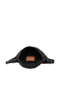 Sac en cuir noir avec fermeture éclair, doublure en toile et une petite étiquette en cuir marron à l'intérieur. Présente un design élégant et épuré.