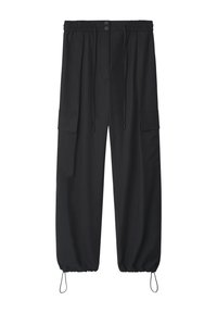 Pantalon cargo noir avec taille élastique, cordons, poches latérales à rabat et cordons ajustables aux chevilles.