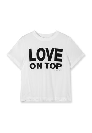 T-shirt blanc à manches courtes avec un texte noir audacieux "LOVE ON TOP" et un petit "10DAYS" imprimés au centre devant.