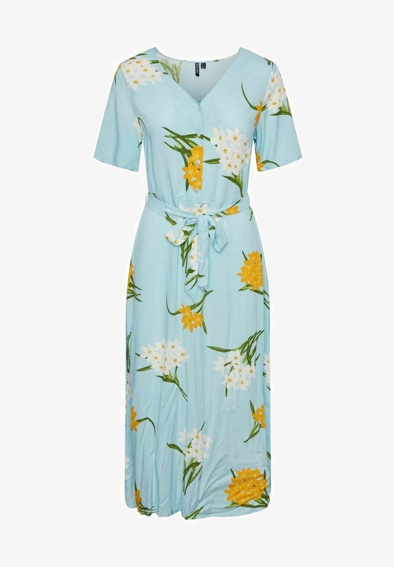 Robe midi bleu clair avec manches courtes, motif floral blanc et jaune, col en V, boutons et ceinture nouée à la taille.