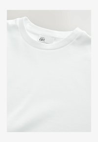 Sélectionné, white