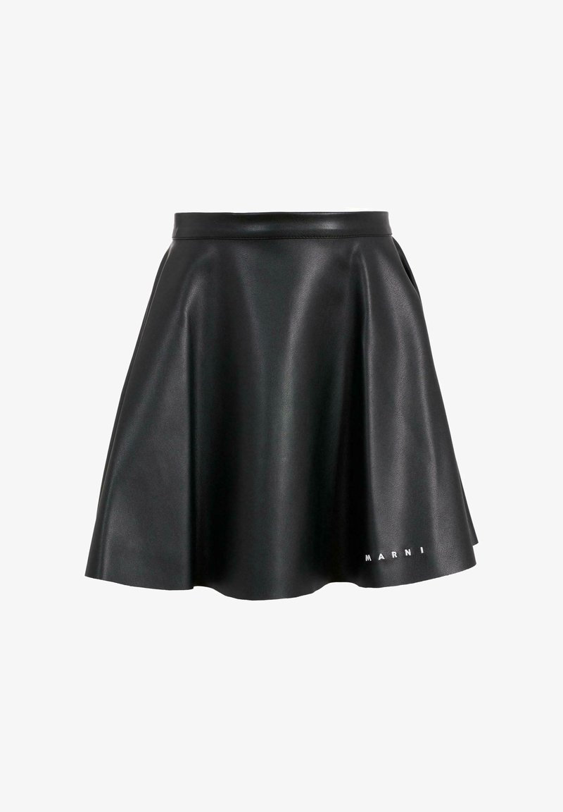 Sort faux læder nederdel med en flared design, glat tekstur og broderet "MARNI" logo ved kanten.