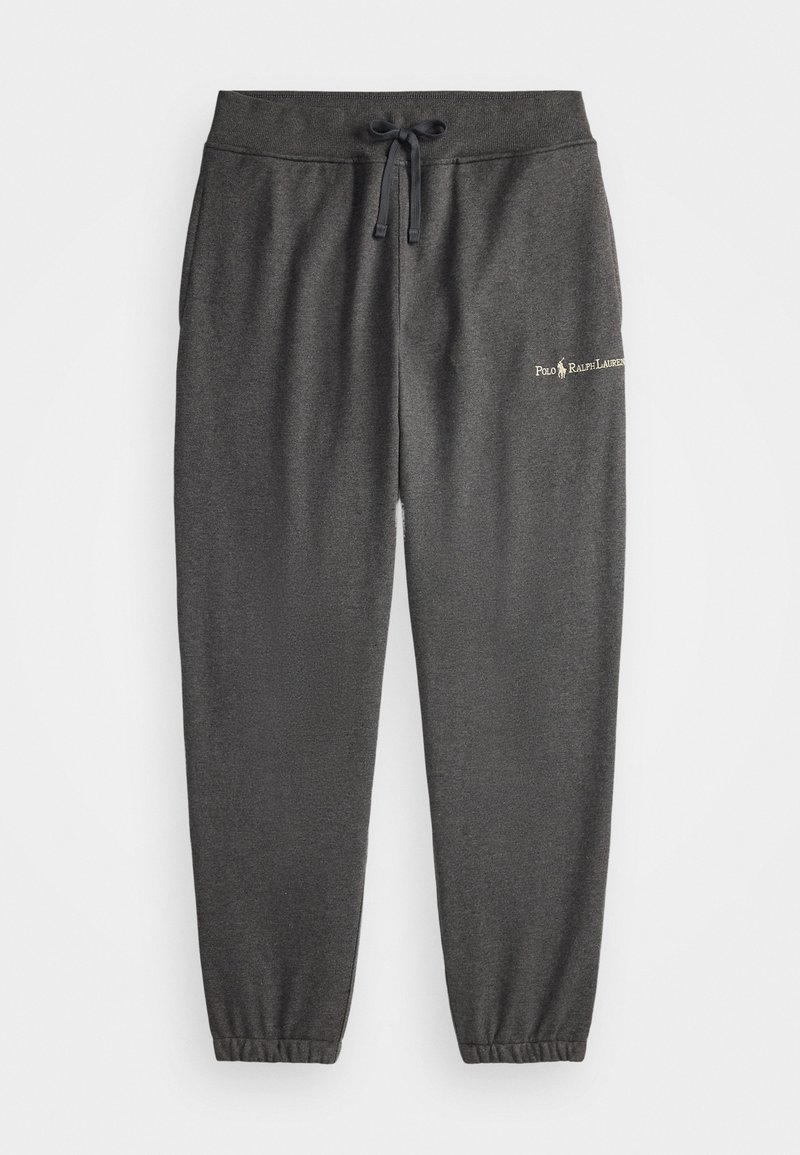 Pantalons de jogging en polaire grise avec une taille élastique, une fermeture à cordon et des chevilles fuselées ; présente un logo imprimé sur le côté.