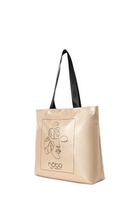 Beige schoudertas met een glanzende afwerking, met een zwart lijntekeningontwerp van een gezicht en bladeren, en zwarte logo-bedrukte schouderbanden.