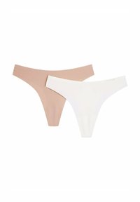 Zwei Paare Damenstrings: eines in Nude und eines in Weiß. Hergestellt aus glattem, dehnbarem Stoff mit minimalen Nähten.