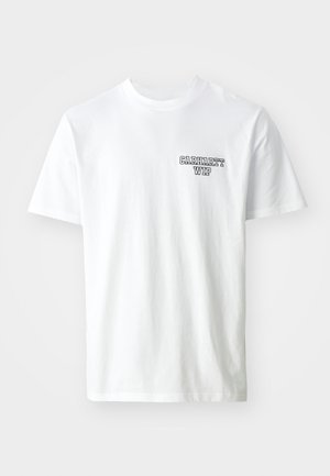T-shirt en coton blanc avec un col rond. Présente un petit logo en texte bleu "CARHARTT WIP" sur la poitrine gauche. Coupe classique, manches courtes.