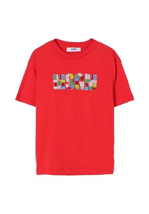 T-shirt rossa a maniche corte con lettere colorate di perline che formano la scritta MSGM sul petto, collo a giro e un'etichetta sul colletto.