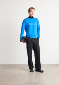 BOSS SALBO - Melegítőfelső - open blue