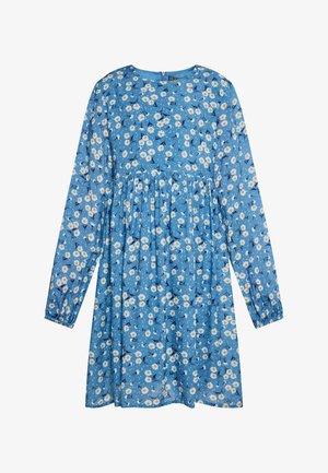 Kék ruha hosszú ujjakkal, virágmintával, amelyen fehér margaréták vannak, ráncolt derékkal és kerek nyakkivágással. Puha anyagból készült, sima tapintású.