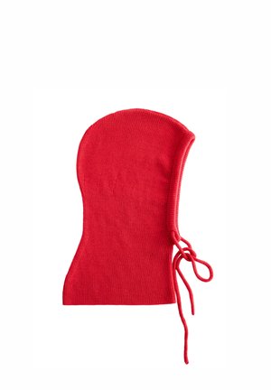 Rote grob gestrickte Balaklava mit glatter Textur, schlankem Schnitt und verstellbaren Bändern zum Befestigen am Hals.