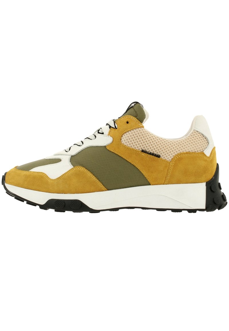 Sneakers z mixem żółtego i zielonego zamszu, akcentami z siateczki, czarną gumową podeszwą oraz białymi detalami, z wiązanym designem.