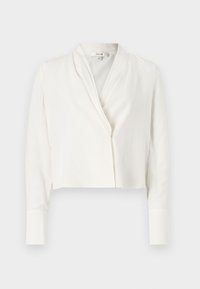 Blusa blanca corta con un diseño cruzado, mangas largas y una textura de tela suave. Presenta un sutil cuello y cierre de botones en la parte delantera.