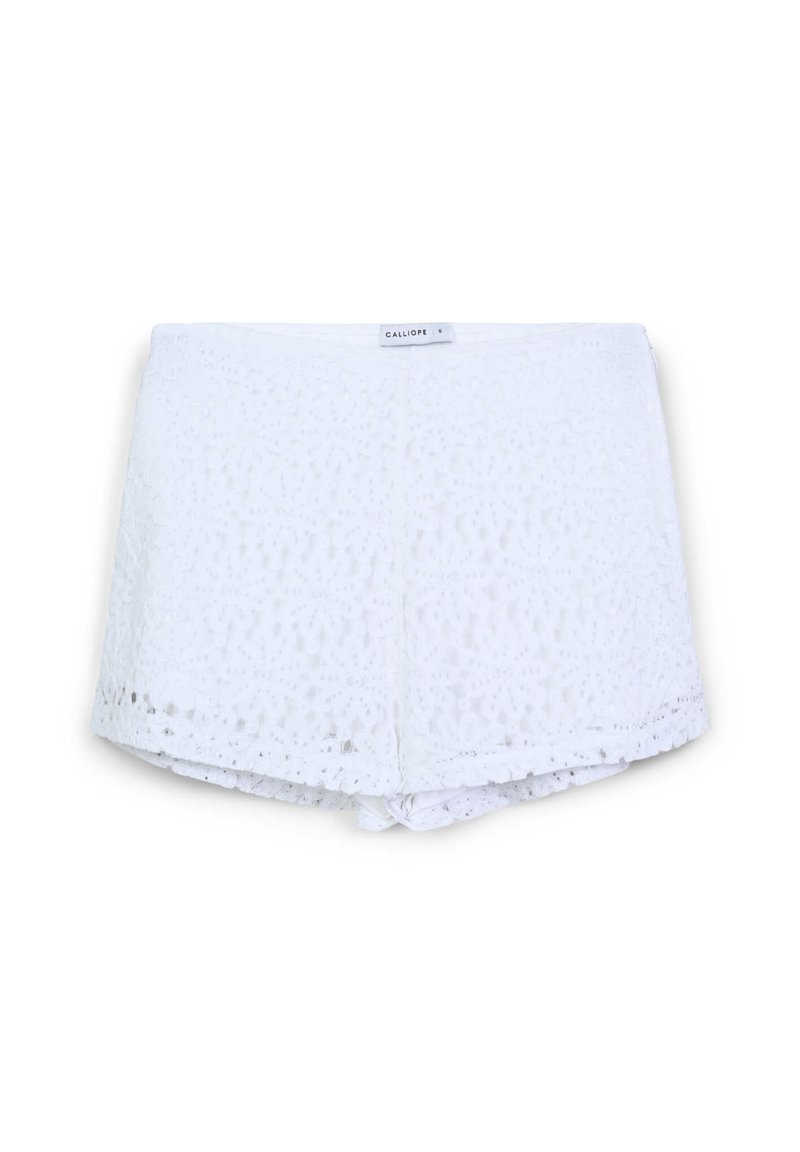 Shorts en dentelle blanche avec un motif géométrique, un ourlet festonné et une taille élastique lisse. L'étiquette indique "CALLIOPE."