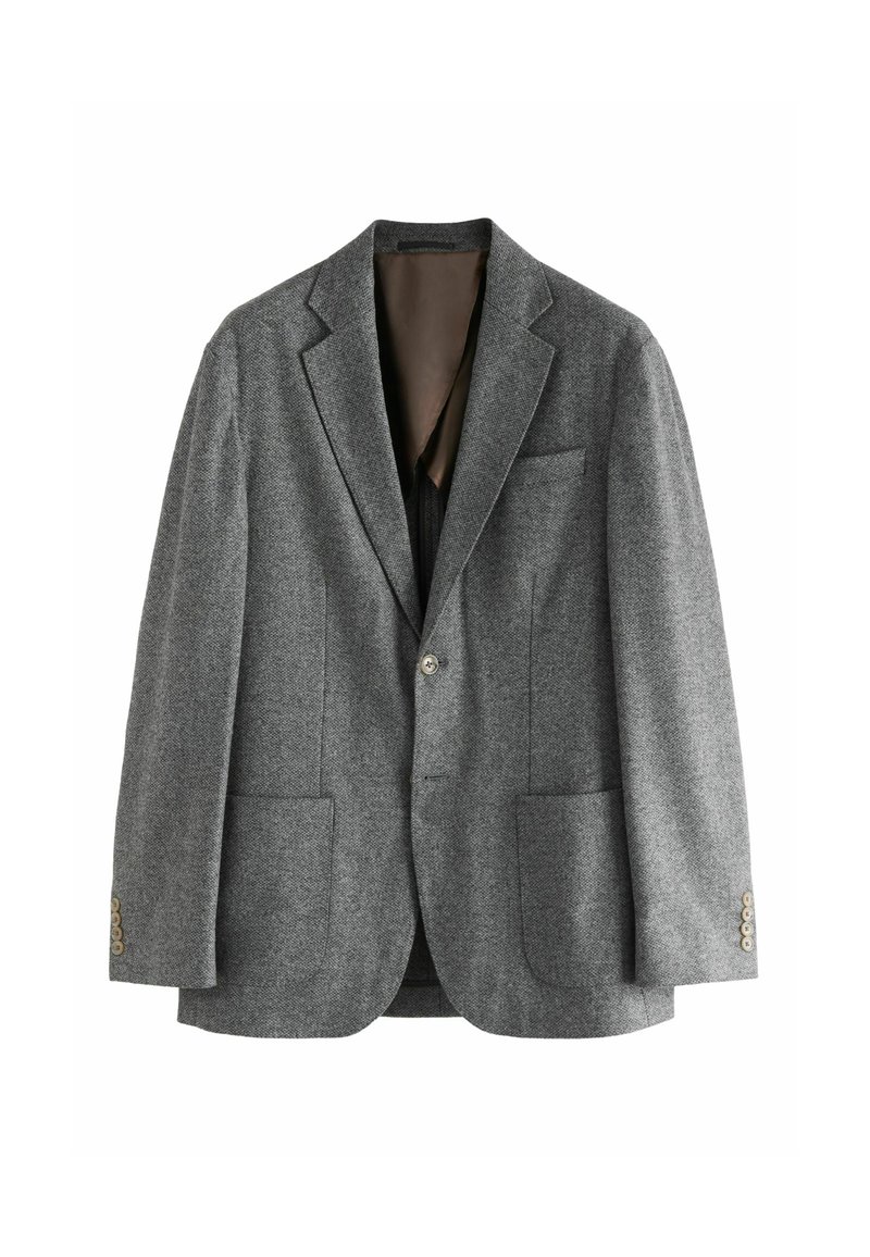 Blazer gris en mélange de laine avec un col cranté, deux poches avant et une fermeture à un bouton ; présente une texture en chevrons subtils et des boutons dorés.